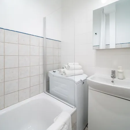Old Town 9 Min Walk - Royal Castle 650m - Apartment